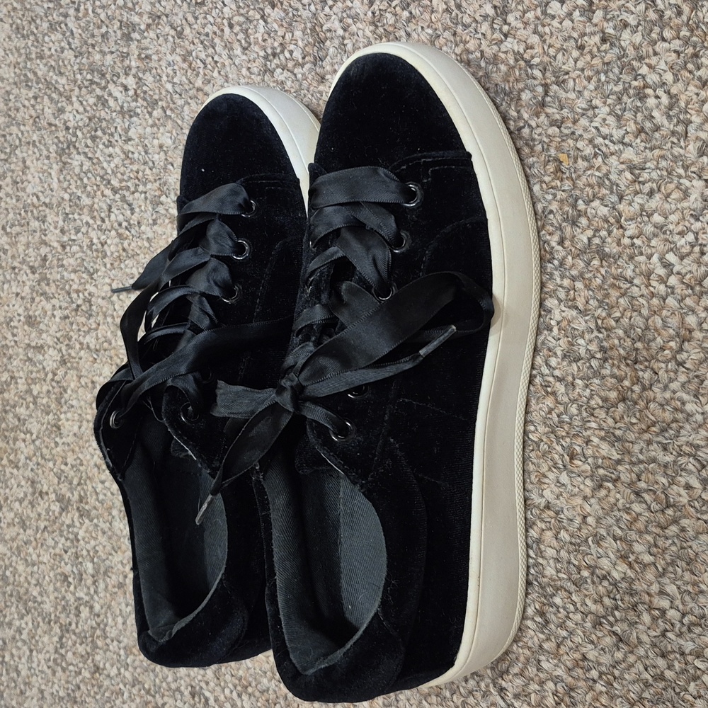 Steve Madden Womens Black Bertie V Velvet Lace Up Platform Sneakers
